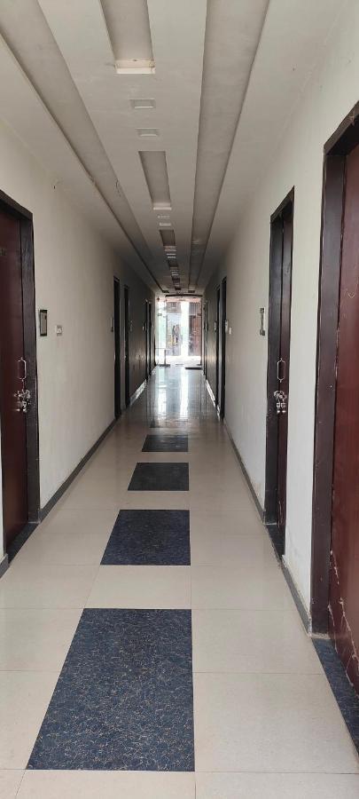 Hotel Yoran Inn & Restaurant By Wb Inn Sadabad Extérieur photo